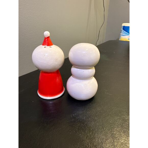 Two's Company Merry Little Xmas salt & pepper shakers. Santa, snowman - Picture 3 of 4